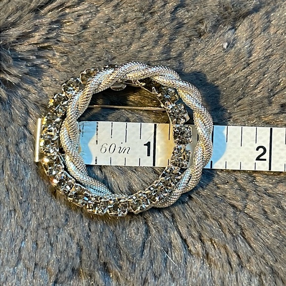 Sparkly 50s circle brooch with rhinestones - Picture 2 of 4